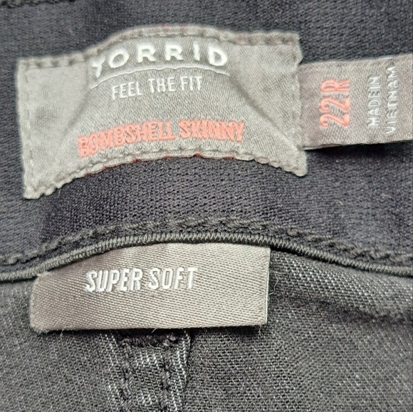 Torrid Bomb Shell Skinny High Rise Jeans  Size  22R - Picture 3 of 3